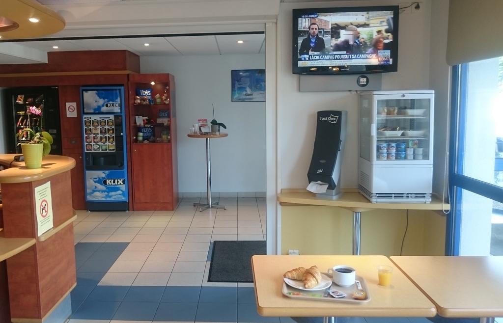 Ibis Budget Orleans Sud Comet Bagian luar foto