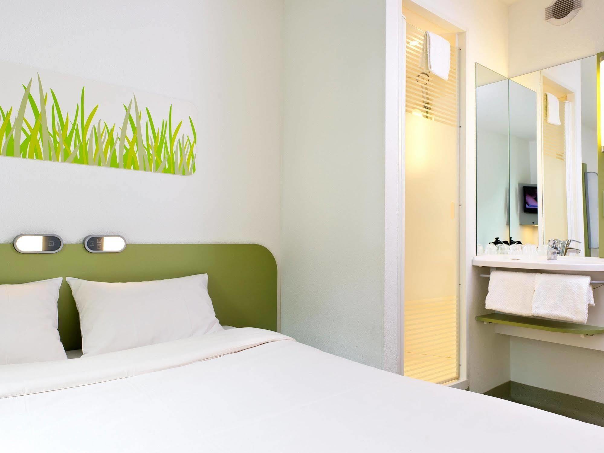 Ibis Budget Orleans Sud Comet Bagian luar foto
