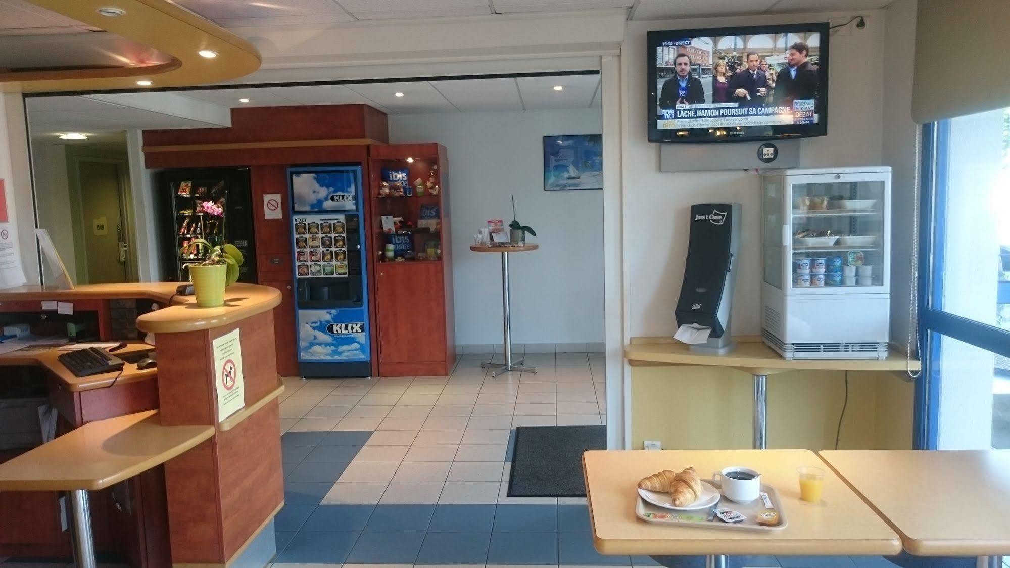 Ibis Budget Orleans Sud Comet Bagian luar foto