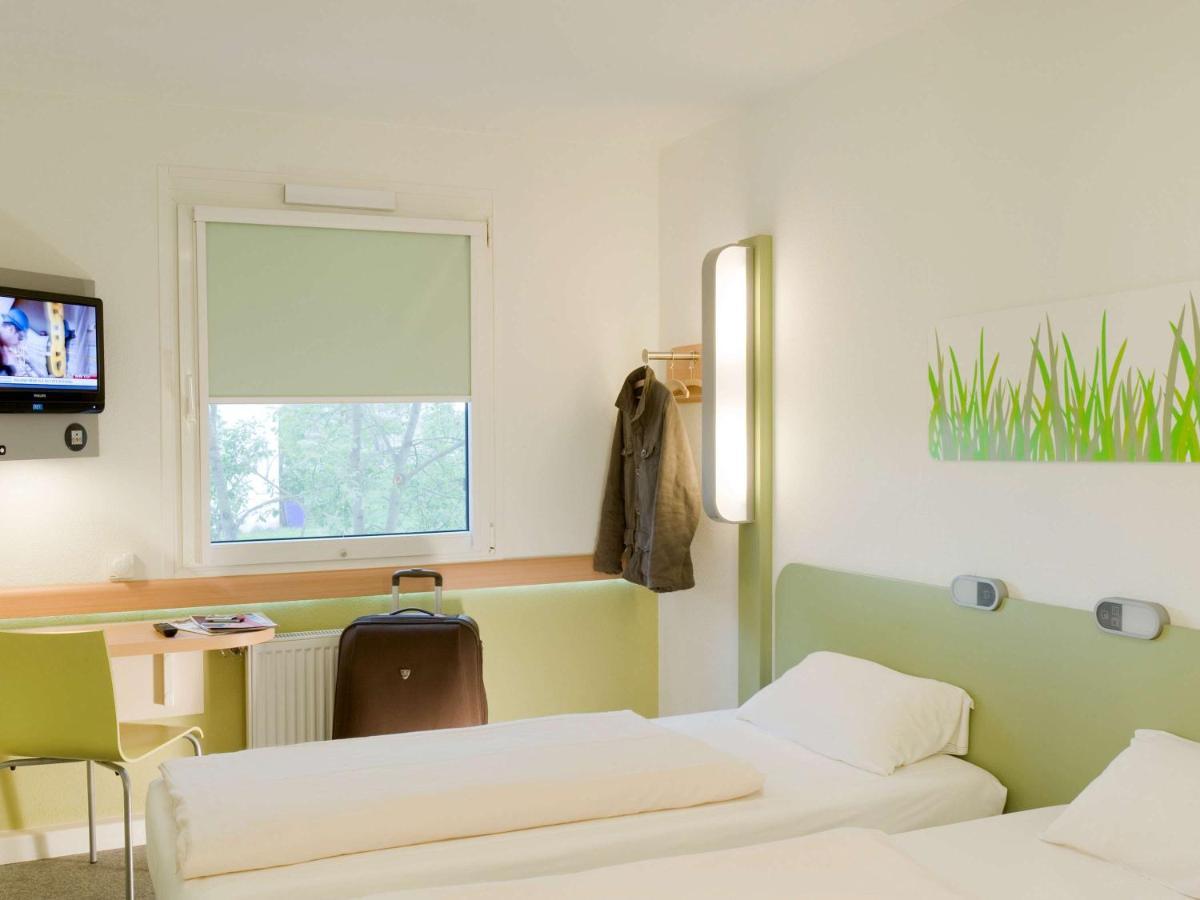 Ibis Budget Orleans Sud Comet Bagian luar foto