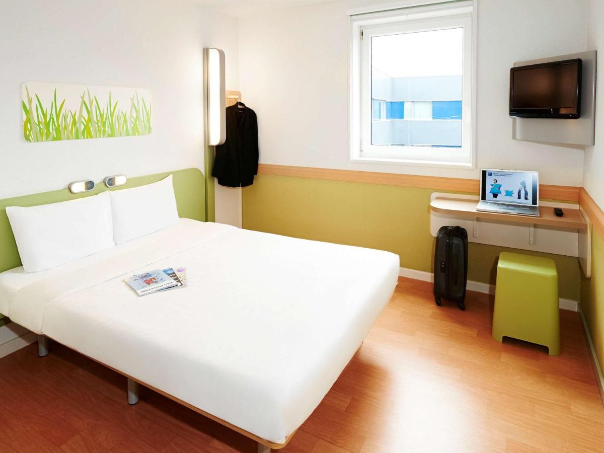 Ibis Budget Orleans Sud Comet Bagian luar foto